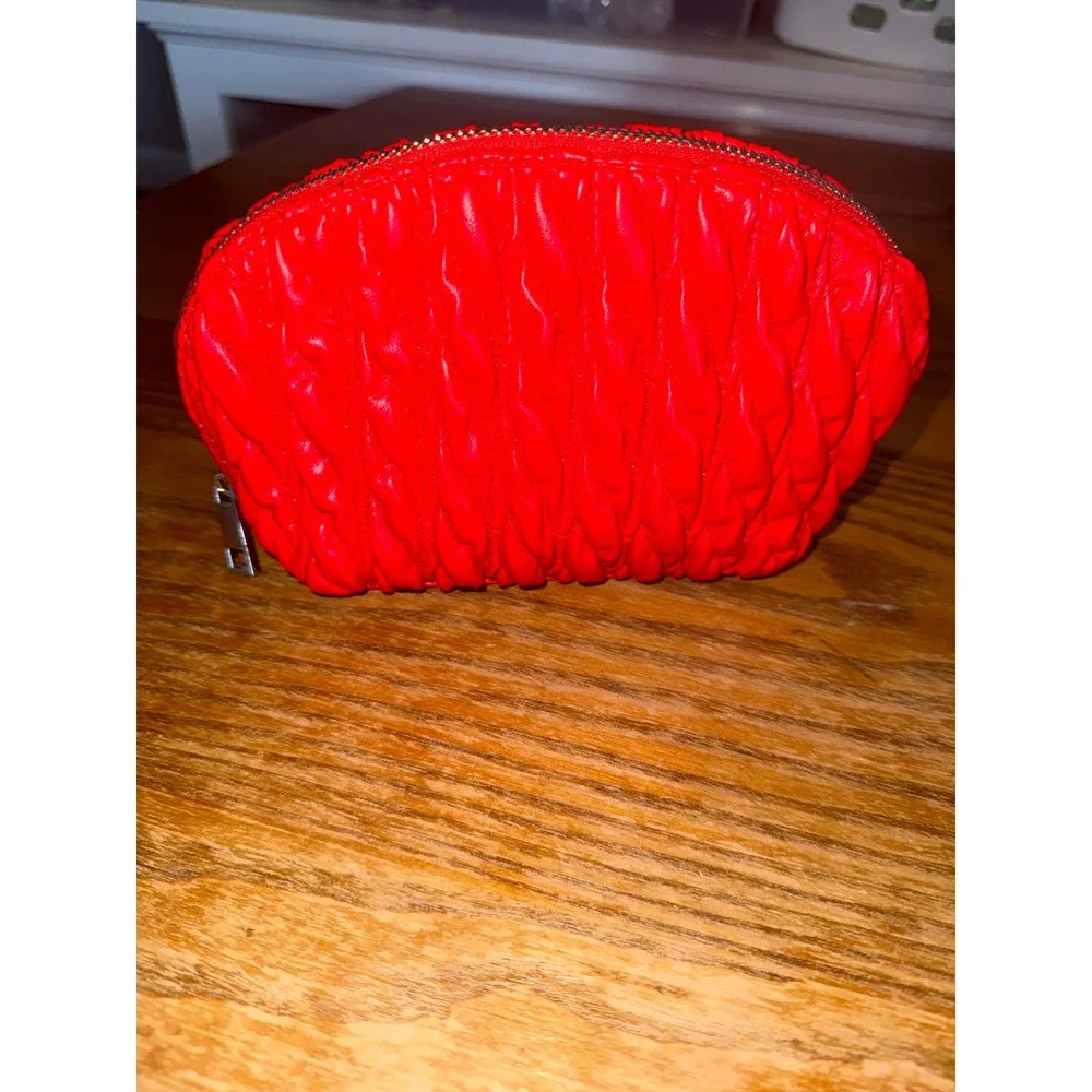 A New Day Red Quilted Cosmetic Bag Matelasse Makeup Pouch Zipper Travel Case‎